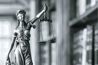 © Png - Video - Photo - stock.adobe.com Foto: Statue von Justitia